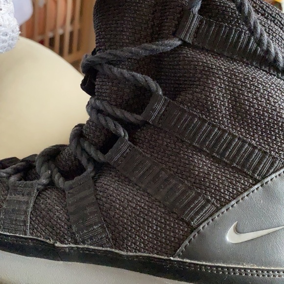 NIKE Women's Roshe One High SneakerBoot - Picture 4 of 6